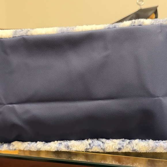 Blue and White Patterned Tote Bag - Picture 3 of 3